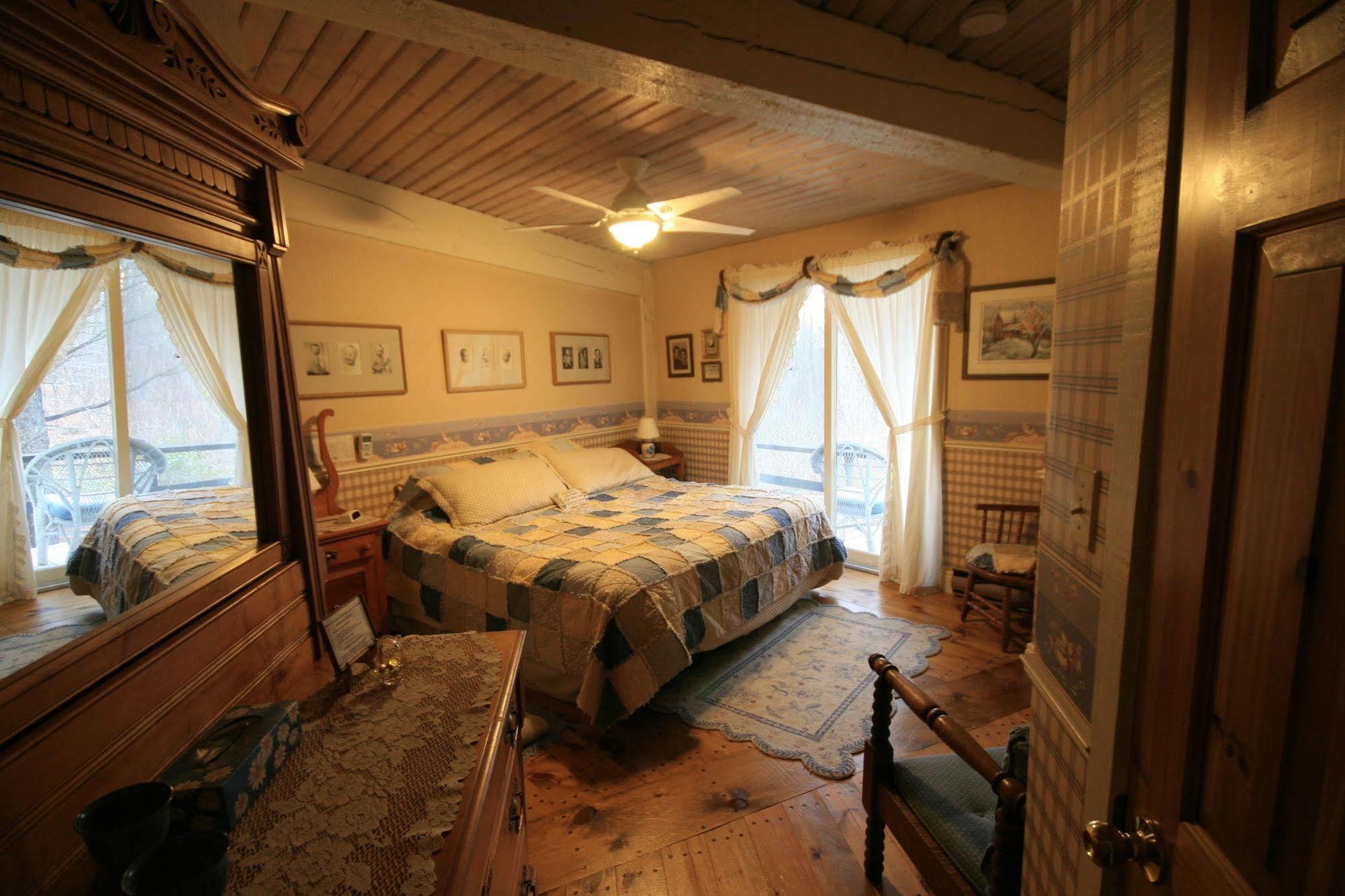 Stouffermill Bed & Breakfast Algonquin Highlands Buitenkant foto