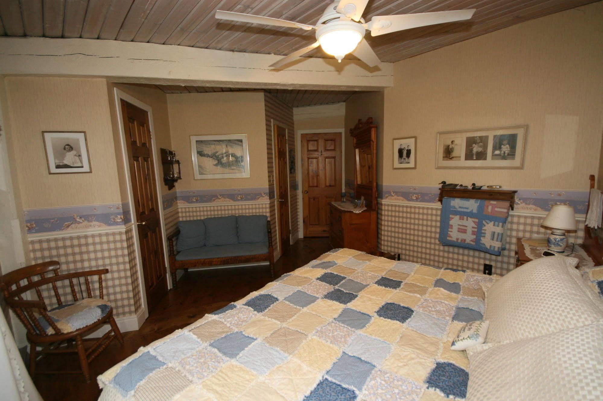 Stouffermill Bed & Breakfast Algonquin Highlands Buitenkant foto