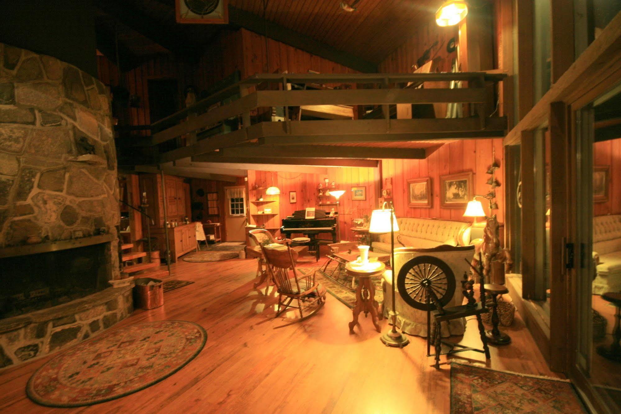Stouffermill Bed & Breakfast Algonquin Highlands Buitenkant foto