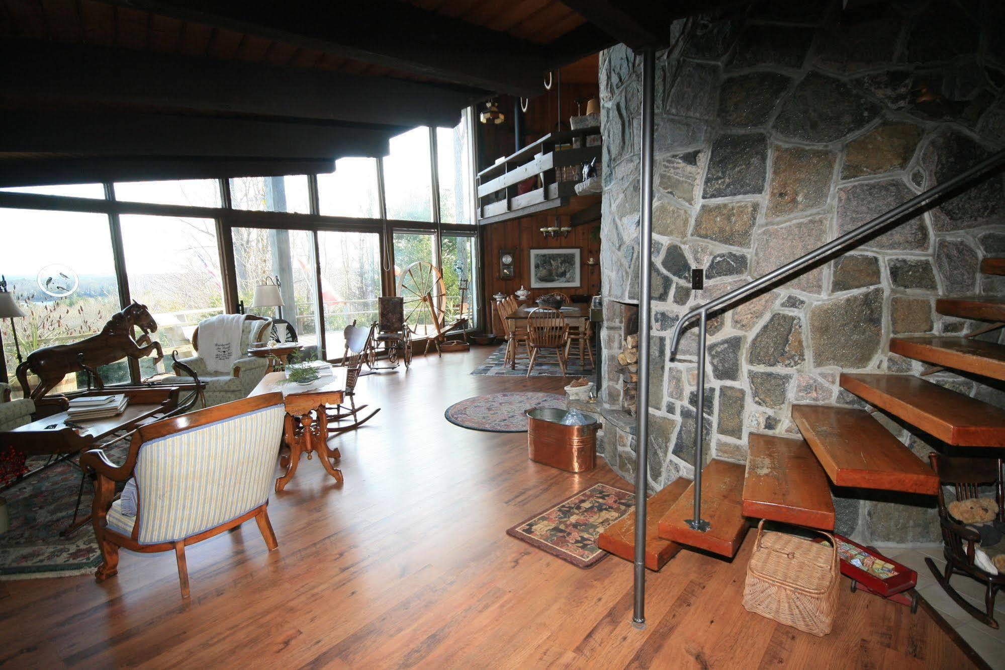 Stouffermill Bed & Breakfast Algonquin Highlands Buitenkant foto