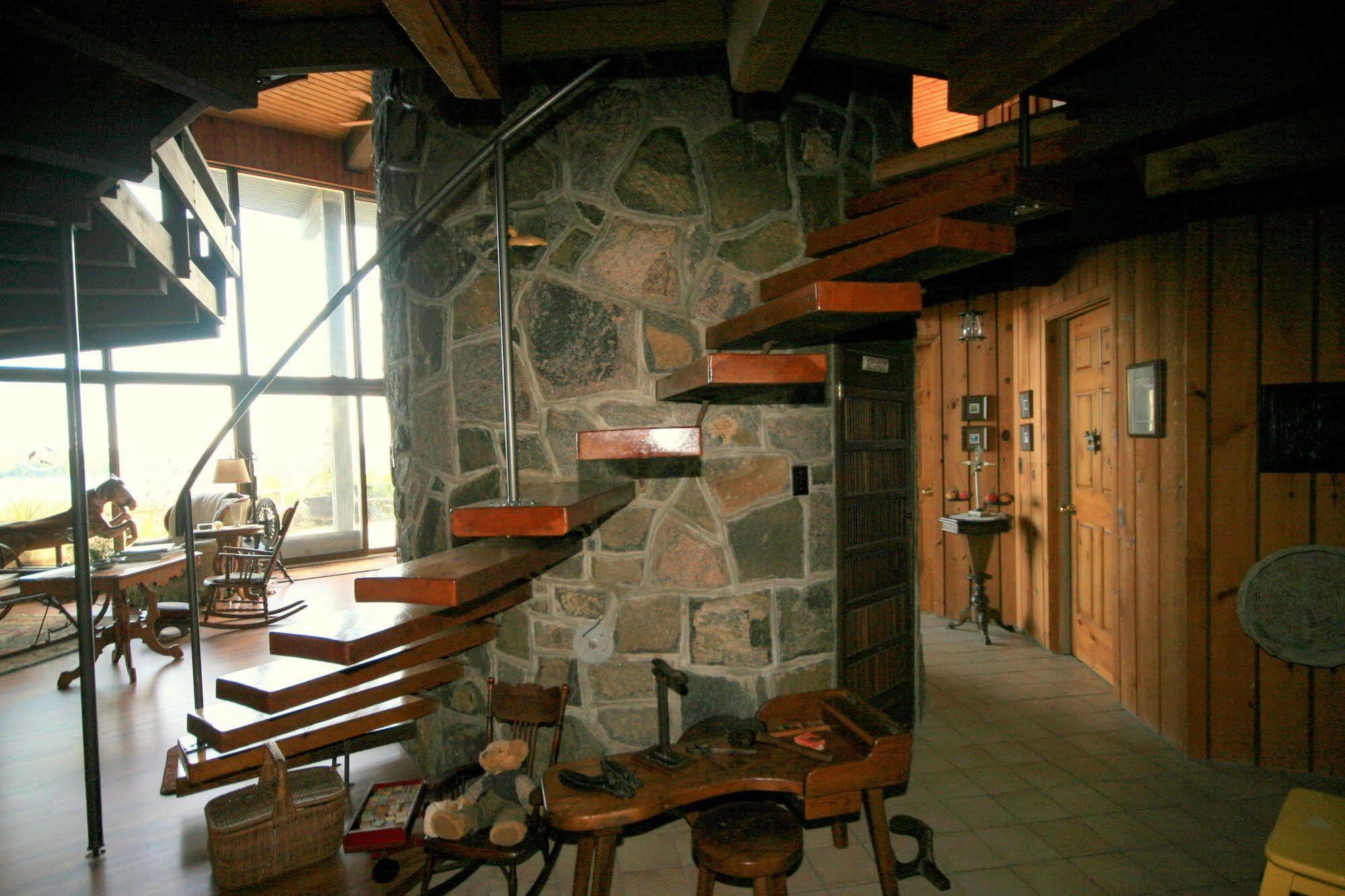 Stouffermill Bed & Breakfast Algonquin Highlands Buitenkant foto